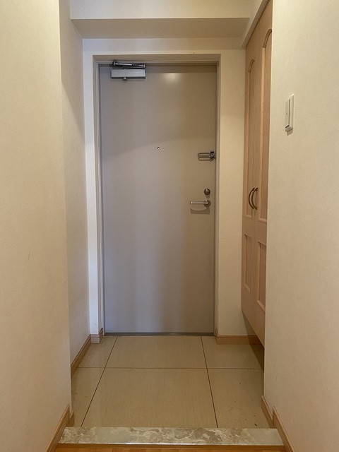 Ａｒｔ　Ｇａｒｄｅｎ　ＹＯＫＯＨＡＭＡ0403号室 玄関