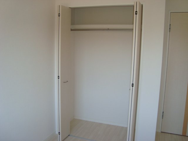 ベルクラージュ00205号室 北側洋室クローゼット