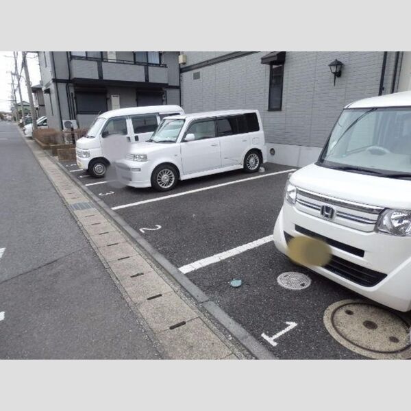 マミ・セントラルハイツ　DEE102号室 駐車場
