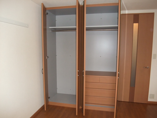 シャン・デ・フルール105号室 クローゼットの中