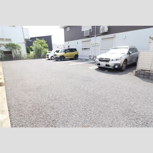 デュオラピッツ　B 駐車場