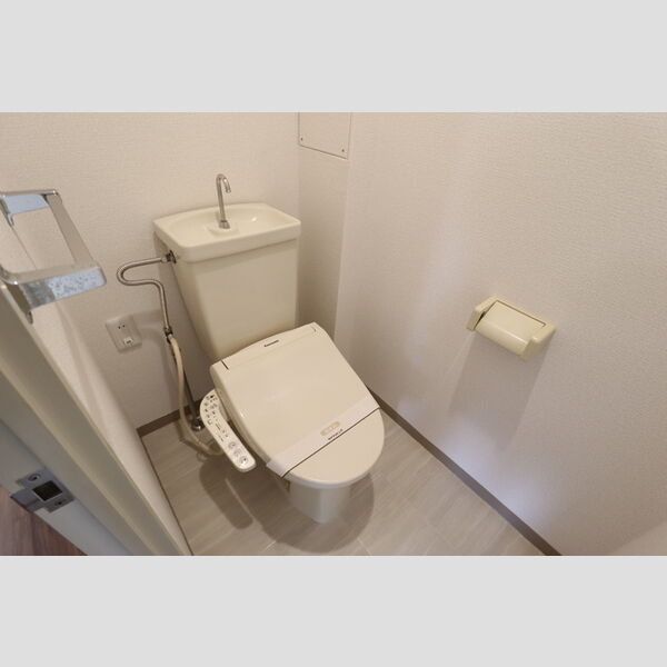 メゾンベルウッド408号室 温水洗浄暖房便座
