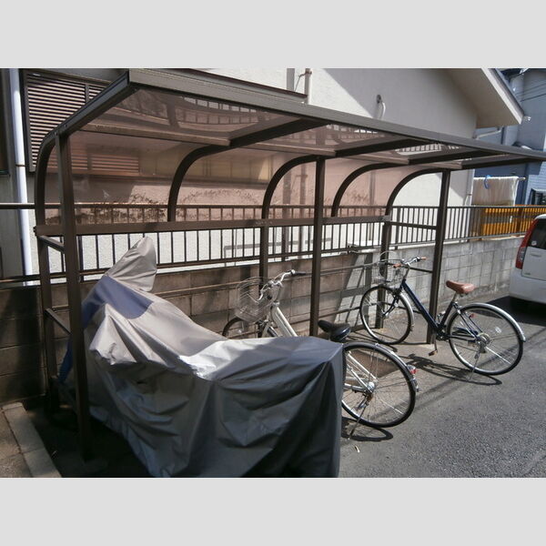 サンコーポ205号室 屋根付き駐輪場