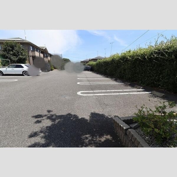 リビングタウン上野台　B 駐車場