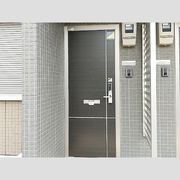 ルミエール101号室 玄関表