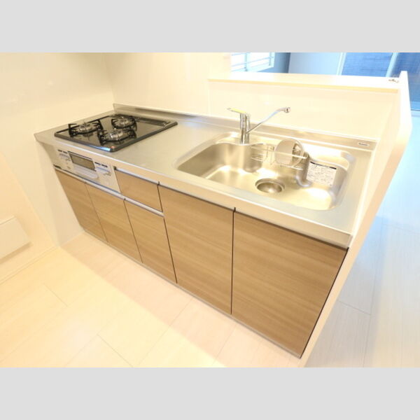 ファヴール301号室 3コンロのシステムキッチン