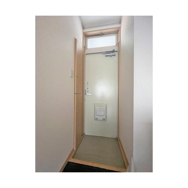 エステートピア稲城102号室 玄関