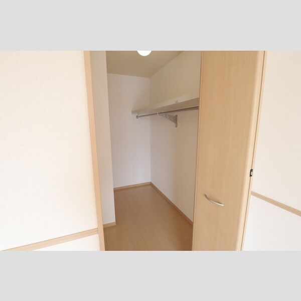 I.ヴィレッジ堀崎203号室 ウォークインクローゼット