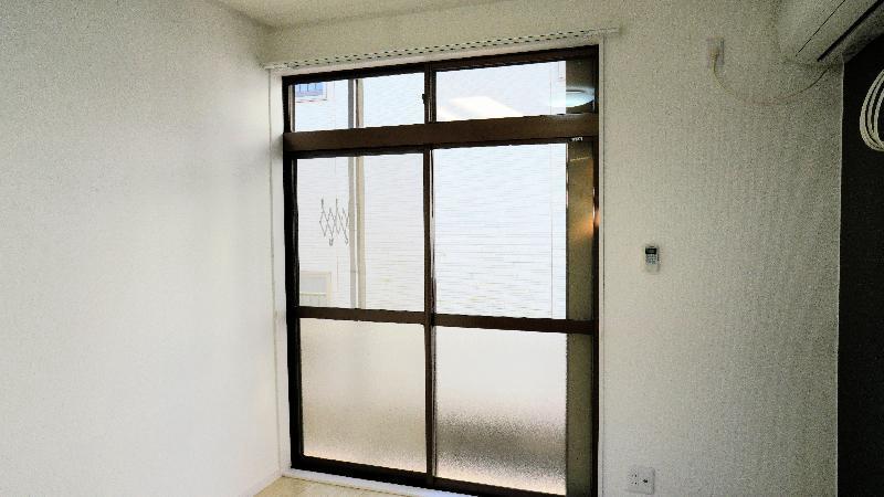 プチシャトー若草1階 リビング