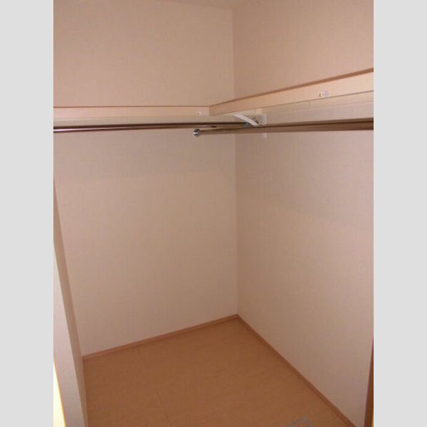 クイーン・ヒルズ101号室 ウォークインクローゼット