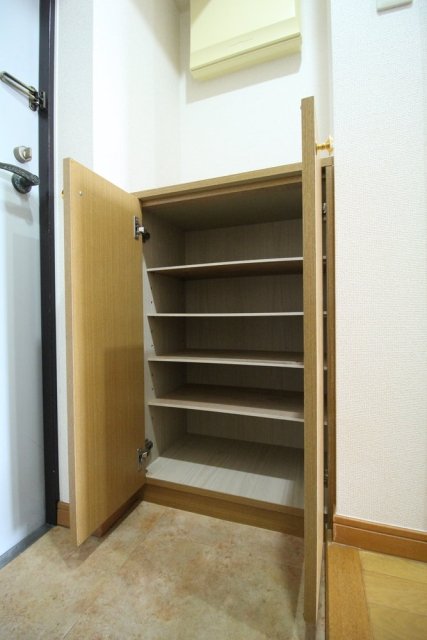 ＯＬＩＯ東神田 靴入