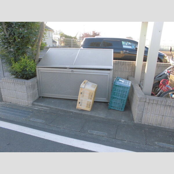 ルーチェ ゴミ置場