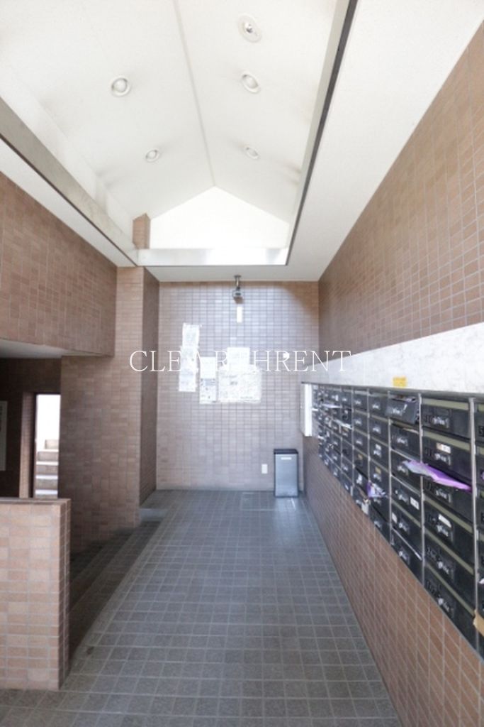 センチュリー西久保3階 落ち着いたエントランスです