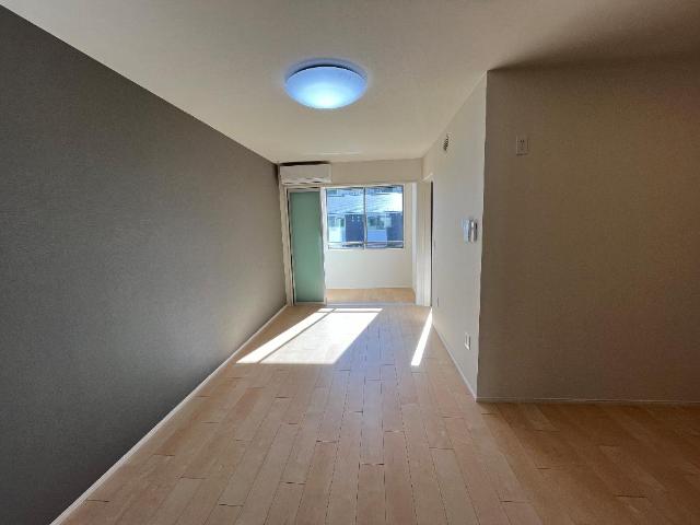 ミ・カーサ河辺A リビング