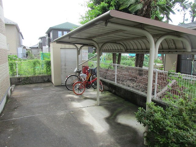 レオパレスブリリアント緑103号室 駐輪場