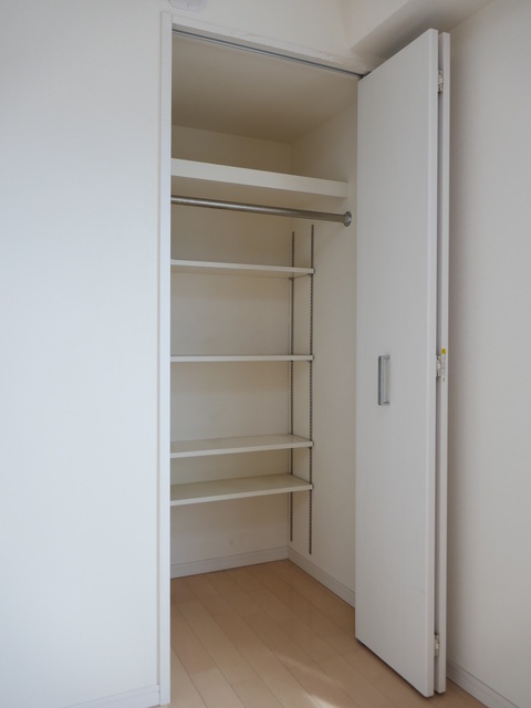 ガーラ・レジデンス府中3階 洋室(1)クローゼット