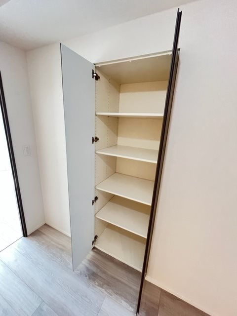 ドゥーエ日暮里7階 収納