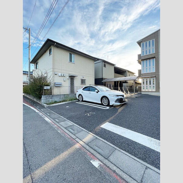 メルヴェーユ三郷中央　C202号室 駐車場