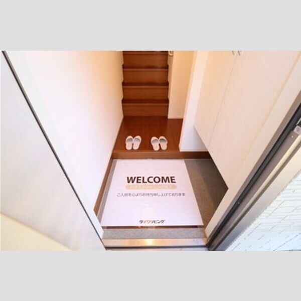 クリアシーズンズ　C 玄関