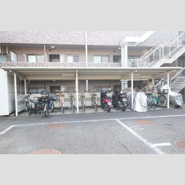アリュール　B 駐輪場
