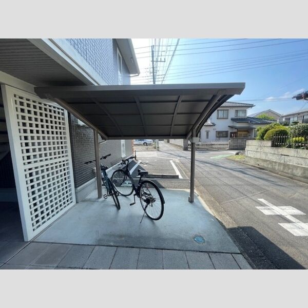 ノワイエ 駐輪場