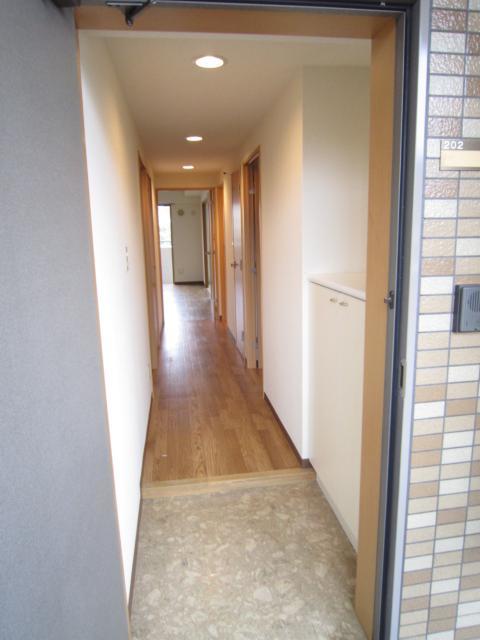 ヴィオレ湘南 玄関に下駄箱付いてます。