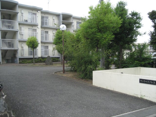 サンライズパレス 敷地入口　※現況優先