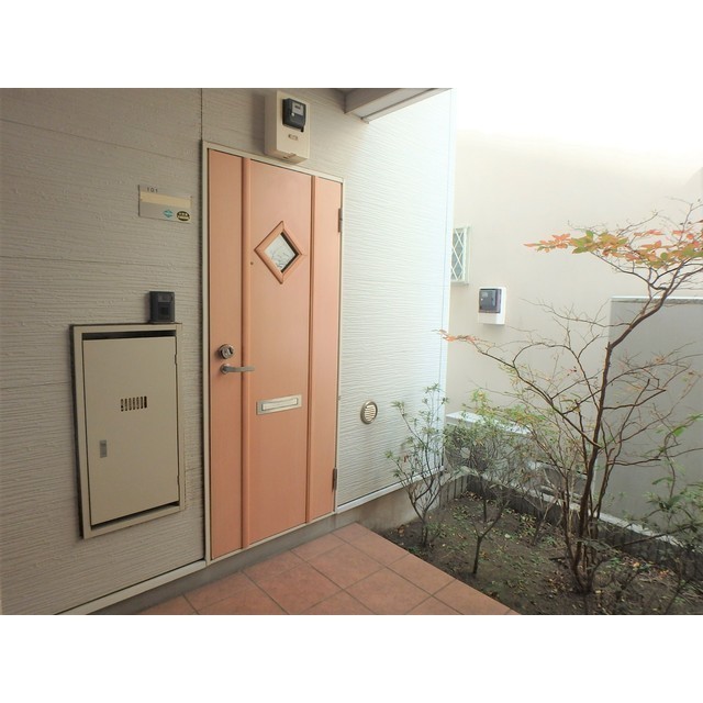 ＣＯＬＩＮＡ101号室 玄関