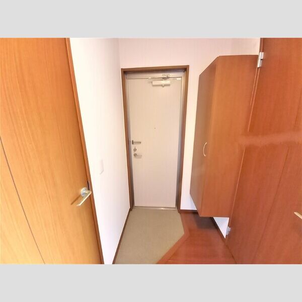 ヒルズガーデン302号室 玄関