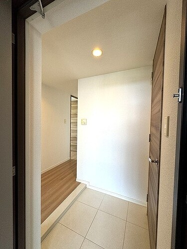 ライオンズ南大沢ヒルズ 共有部からの室内　※前回募集時2024.8撮影