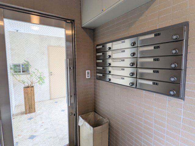 アソシエール駒沢105号室 同建物別部屋の参考画像