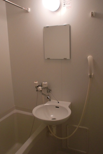 レオパレスタンポポ106号室 綺麗な浴室