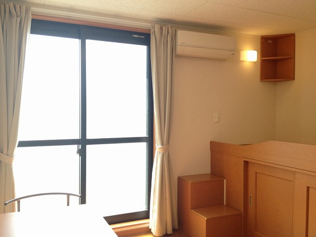 レオパレスタウンコートⅡ206号室 寝室