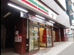プラウドタワー千代田富士見 【コンビニエンスストア】セブンイレブン 神楽坂5丁目店まで680ｍ