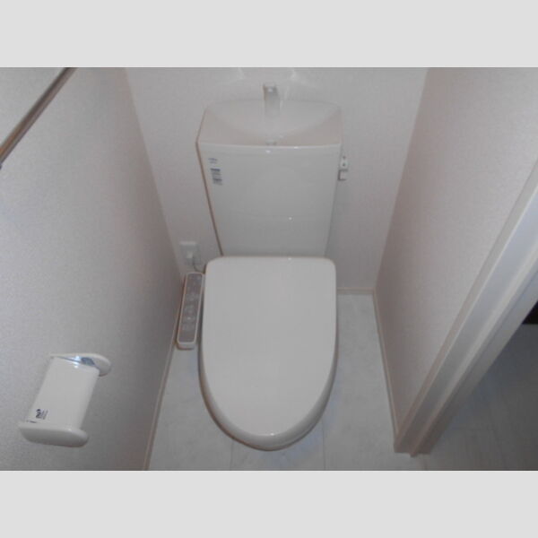 ベルエキップ201号室 トイレ　温水洗浄暖房便座