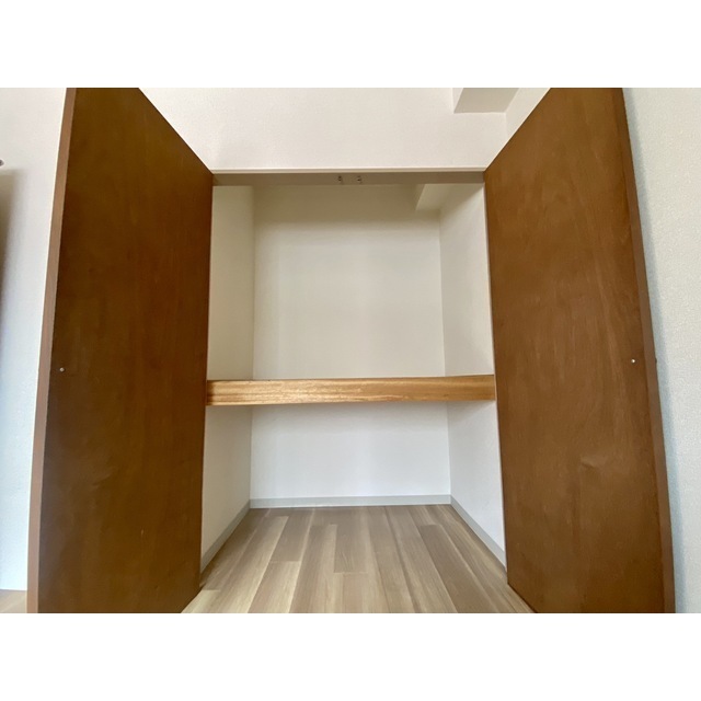 ＵＮＯ　ＰＡＬＡＣＥ105号室 玄関隣洋室　収納