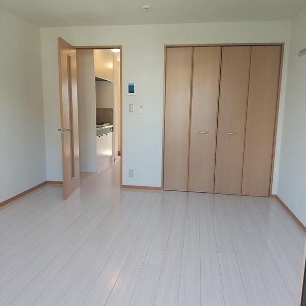 ウェーブ 洋室【8.2帖】