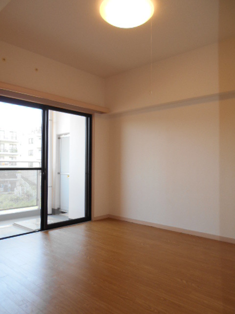 ラ・クラッセ西寺尾0211号室 ☆洋室5.2帖☆バルコニーあります☆