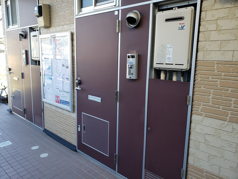 レオパレスリヴェール 玄関