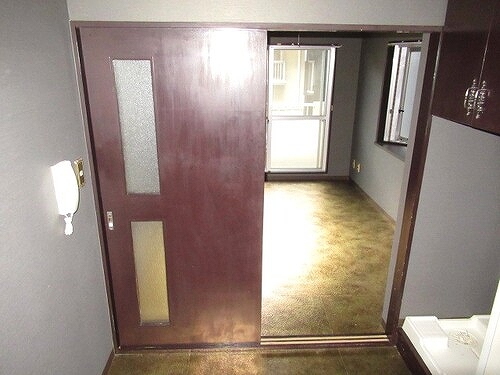 ライオンズマンション矢部第３2階 洋室とキッチンの仕切り　前回募集時／2021年8月の写真