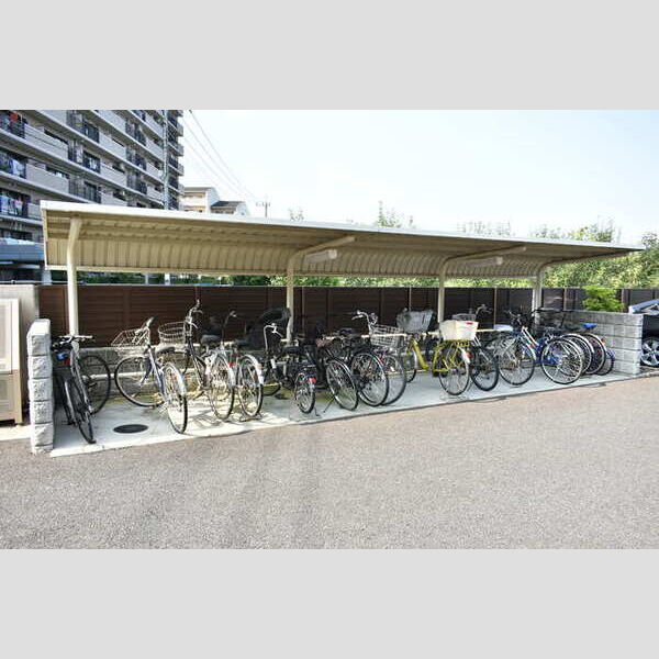 ファミーユガーデン 駐輪場