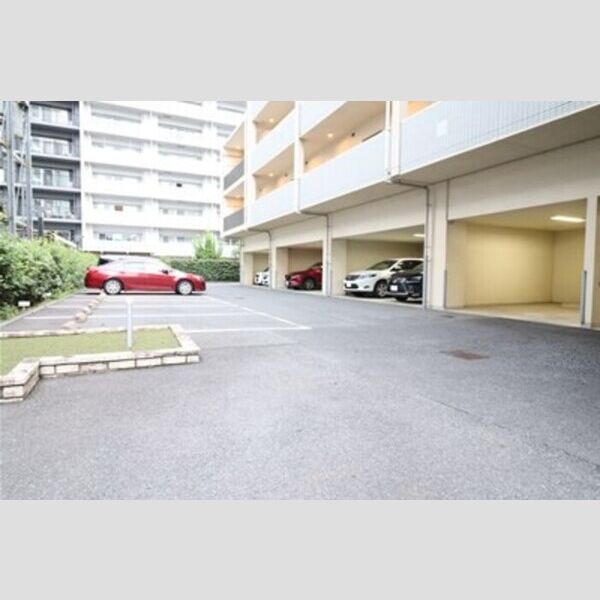 エルピス 駐車場