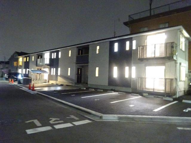 ヴィラ　サーシャ　 外観写真（夜）