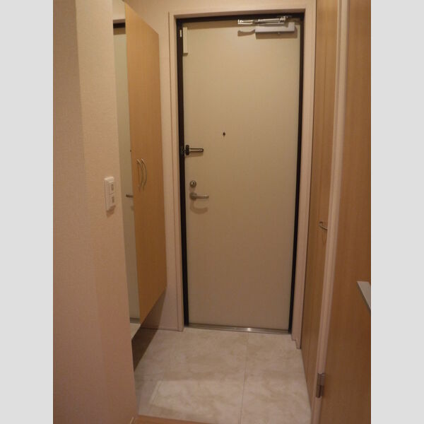 ラテル301号室 玄関