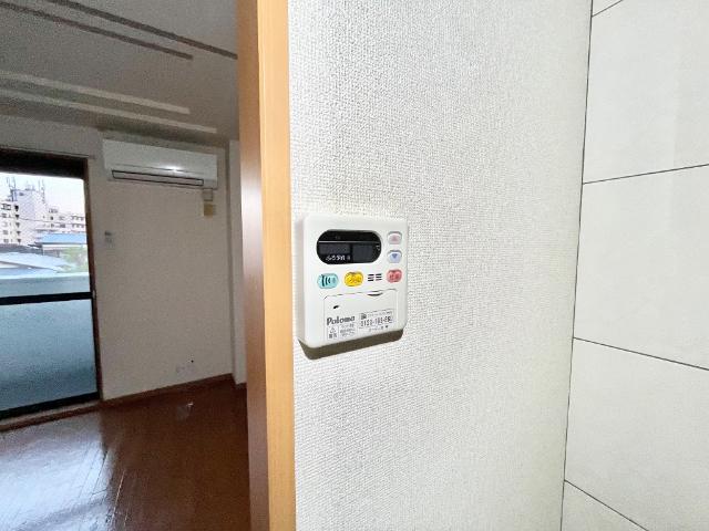 メゾン・ラクウショウ205号室 給湯器パネル