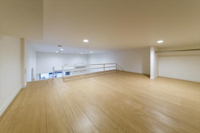 シンフォニア座間 ロフト付き　ハンガースペース