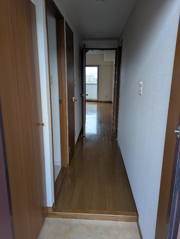 アウラ１０(E-058)6階 玄関