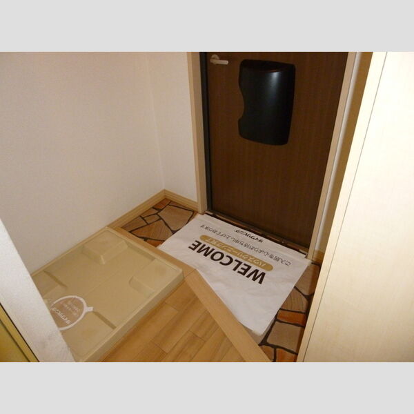 マグノリアコート101号室 玄関