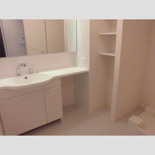 マリアエレナ303号室 ■洗面台と洗濯機置場です■