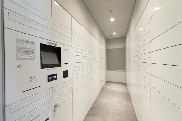 プラウドフラット木場Ⅱ901号室 宅配・メールボックスコーナー　ノンタッチキーで開閉